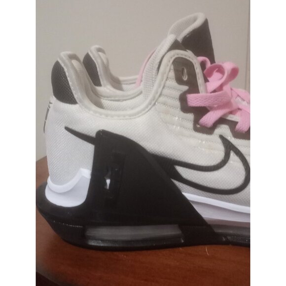 Men's Nike LeBron Witness 6 TB White Black Size 7.5 DO9843-100 2022 - Picture 3 of 16